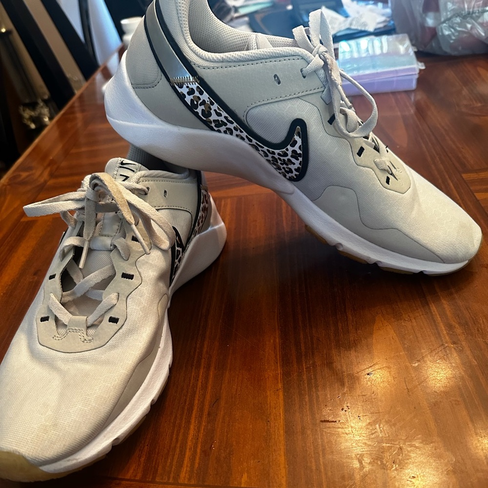 Nike legend essential 2premium